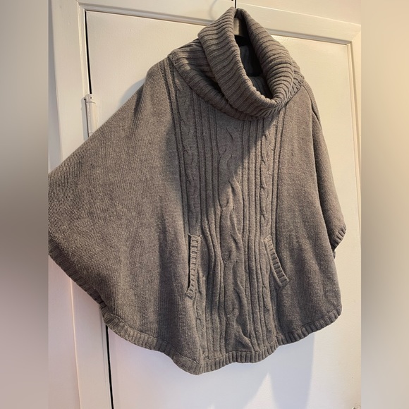 NY&Co. Poncho Sweater | L - Picture 3 of 6